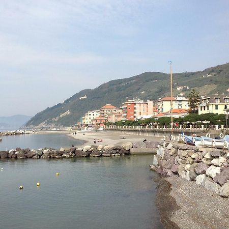 Bed and Breakfast Il Nido Della Rondine Leivi Exterior foto