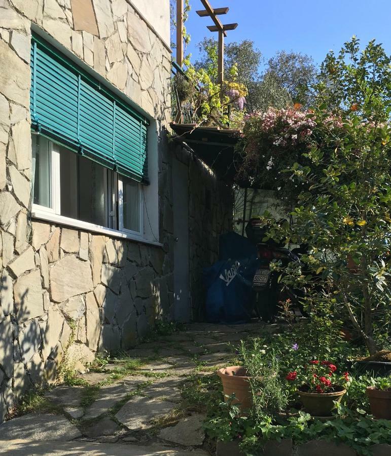 Bed and Breakfast Il Nido Della Rondine Leivi Exterior foto