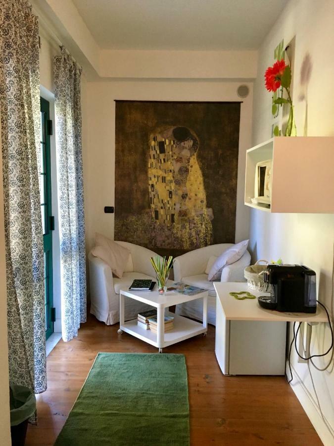 Bed and Breakfast Il Nido Della Rondine Leivi Exterior foto